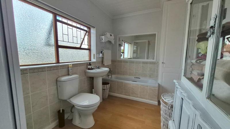 4 Bedroom Property for Sale in Hartenbos Heuwels Western Cape